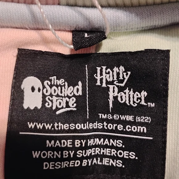 Hogwarts Sweatshirt - Picture 7 of 8